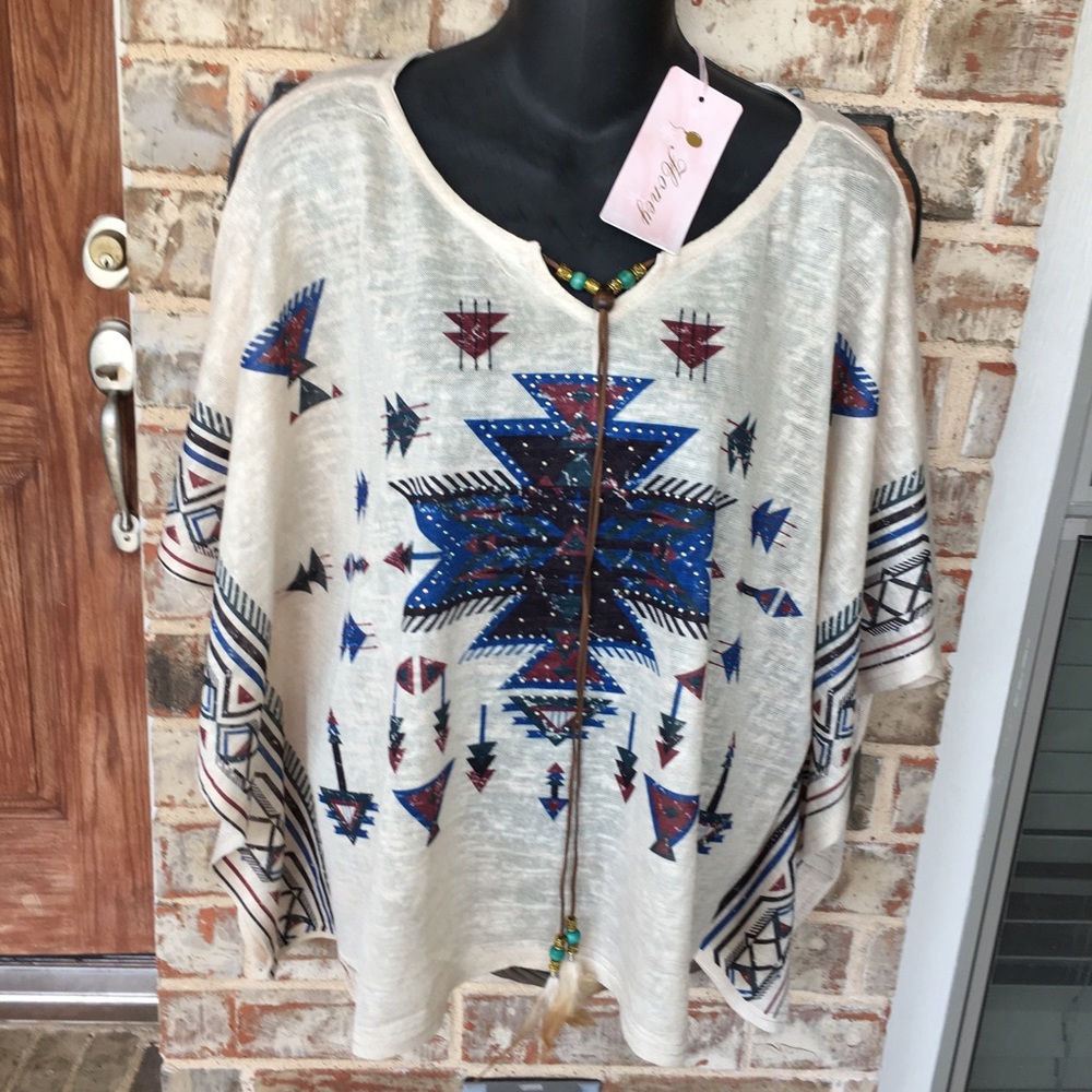 Top Blouse OS Short Tshirt Aztec print Beige NWT